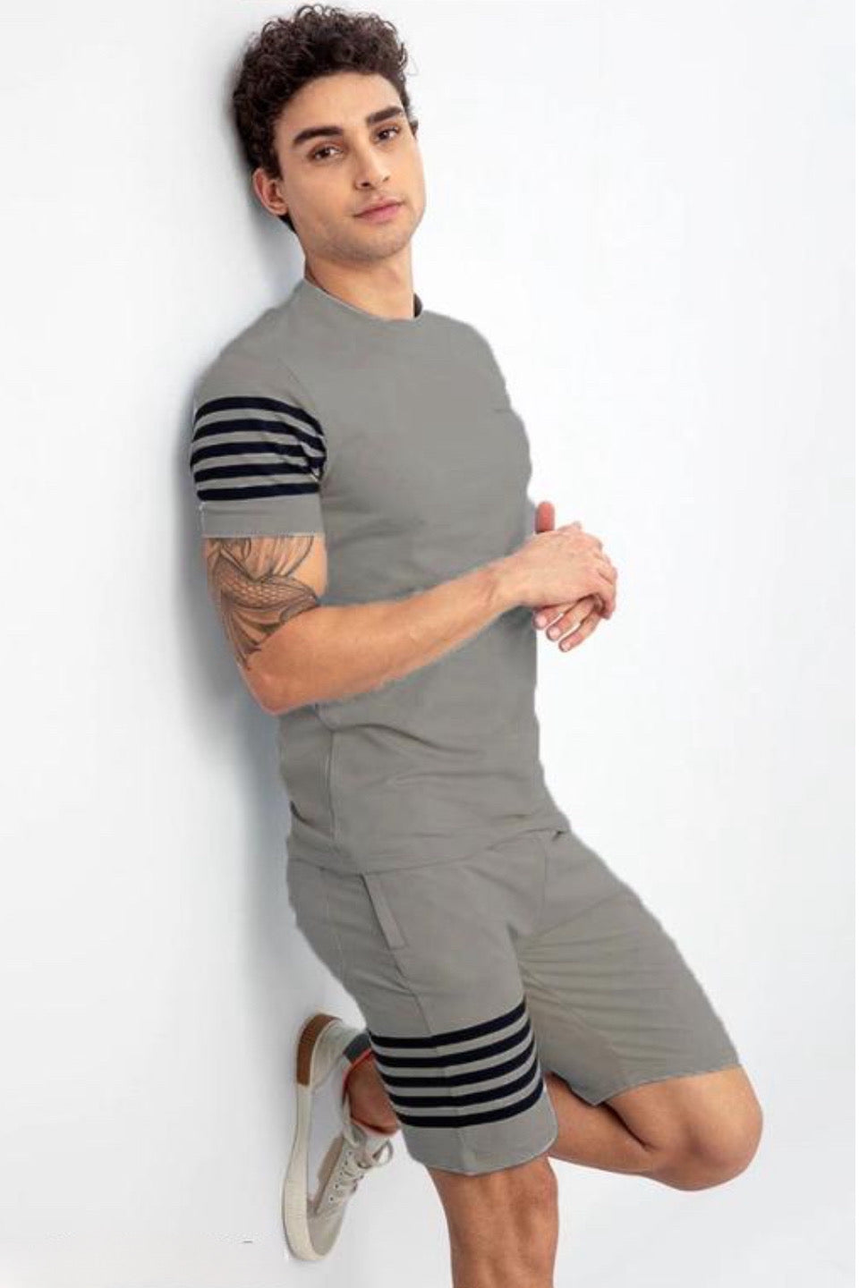 Kunzie Men’s side strips T-Shirt with short